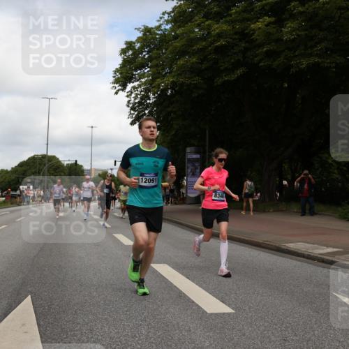 29.06.2025 - hella hamburg halbmarathon Yannick Fuchs http://msf.ph/oto/8234728 29.06.2025 10:34:27 20KM 1358, 1975, 2044, 2573, 2972, 3547, 3626, 4381, 4398, 4766, 4888, 5752, 6149, 6152, 7495, 7622, 8346, 8467, 8574, 8933, 9116, 9540, 11284, 11714, 11806, 12046, 12091, 12372, 13190, 14077, 14699, 15421, 15435, 15828, 17425, 17792, 17916, 17973, 18013, 18154 meine-sportfotos.de