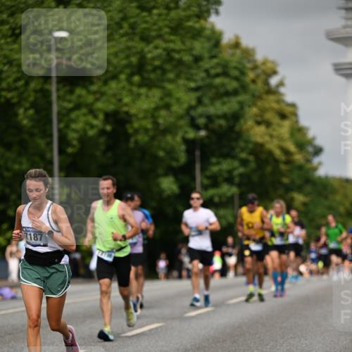 29.06.2025 - hella hamburg halbmarathon Dr. Thomas Lammeyer http://msf.ph/oto/8234741 29.06.2025 10:13:38 Kennedybrücke 1838, 3921, 5511, 7187, 7333, 7636, 9306, 9366, 9434, 9674, 9781, 10036, 10819, 10943, 11067 meine-sportfotos.de