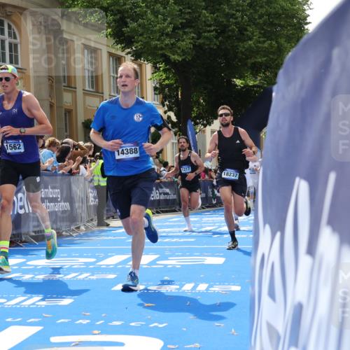 29.06.2025 - hella hamburg halbmarathon Strokosch-Dieckow http://msf.ph/oto/8234760 29.06.2025 10:34:47 Ziel 1217, 1562, 2879, 4477, 5048, 5152, 5554, 6704, 7466, 8395, 12204, 12369, 12751, 14289, 14388, 14549, 14603, 14629, 14952, 15991, 16712, 17014, 18183, 18237, 18419, 18837 meine-sportfotos.de