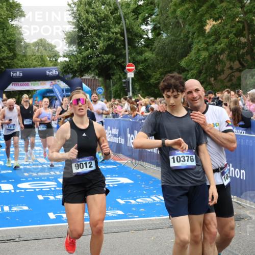 29.06.2025 - hella hamburg halbmarathon Zöllner http://msf.ph/oto/8234761 29.06.2025 10:54:45 Ziel 1125, 1496, 2561, 3310, 6587, 7478, 8449, 9012, 9227, 12186, 12489, 13147, 14239, 15389, 15408, 15584, 17231, 17765, 19000 meine-sportfotos.de