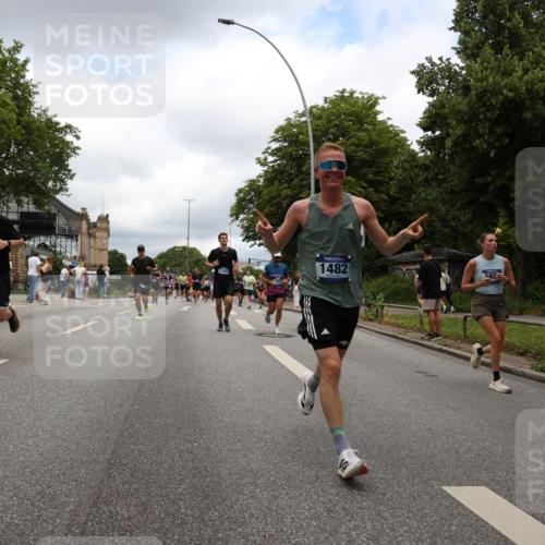 29.06.2025 - hella hamburg halbmarathon Yannick Fuchs http://msf.ph/oto/8234771 29.06.2025 10:47:03 20KM 1258, 1482, 1683, 2074, 2208, 2346, 2910, 3059, 3334, 3399, 3999, 4065, 4419, 4587, 4726, 5077, 5607, 5907, 6198, 6897, 7232, 7383, 7509, 8273, 8361, 8587, 8651, 8955, 9065, 9163, 9537, 10529, 10724, 11217, 11588, 11589, 11604, 11689, 11992, 12155, 12482, 12875, 12910, 14805, 15430, 15681, 15980, 16467, 17710, 18249, 18720, 18901, 19208, 19244 meine-sportfotos.de