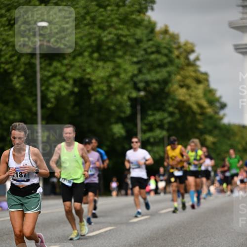 29.06.2025 - hella hamburg halbmarathon Dr. Thomas Lammeyer http://msf.ph/oto/8234787 29.06.2025 10:13:38 Kennedybrücke 1838, 3921, 5511, 7187, 7333, 7636, 9306, 9366, 9434, 9674, 9781, 10036, 10819, 10943, 11067 meine-sportfotos.de