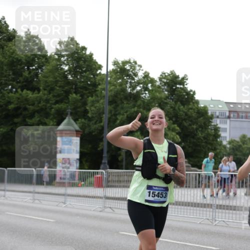 29.06.2025 - hella hamburg halbmarathon Jannik Wohlers http://msf.ph/oto/8234788 29.06.2025 10:28:33 Lombardsbrücke 1518, 1557, 1869, 3717, 4161, 4362, 4834, 4982, 5167, 5249, 5250, 7169, 10068, 12099, 12442, 14205, 15143, 15452, 15453 meine-sportfotos.de