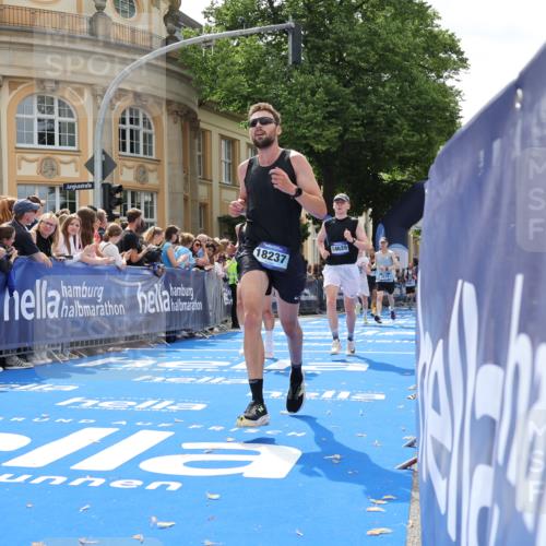 29.06.2025 - hella hamburg halbmarathon Strokosch-Dieckow http://msf.ph/oto/8234814 29.06.2025 10:34:49 Ziel 1217, 1562, 2879, 4477, 5048, 6704, 7466, 8864, 12204, 12369, 12751, 14388, 14549, 14629, 14952, 15991, 16140, 16712, 17643, 18183, 18220, 18237, 18419, 18837 meine-sportfotos.de
