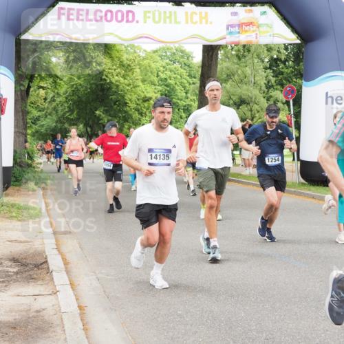 29.06.2025 - hella hamburg halbmarathon MichiJ http://msf.ph/oto/8234820 29.06.2025 10:49:54 Zwischen KM18-KM19 1254, 1334, 1573, 1722, 1881, 3001, 3921, 4370, 4665, 5384, 5734, 8822, 9718, 10214, 10705, 12004, 13528, 14135, 15252, 16808, 17757, 18717 meine-sportfotos.de