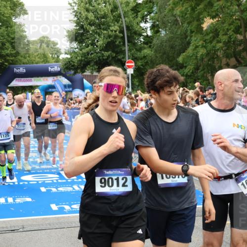 29.06.2025 - hella hamburg halbmarathon Zöllner http://msf.ph/oto/8234821 29.06.2025 10:54:46 Ziel 1125, 1496, 2029, 2561, 3310, 6587, 7478, 8449, 9227, 10044, 12186, 12489, 13147, 14239, 15389, 15408, 15584, 17231, 17765, 19000 meine-sportfotos.de