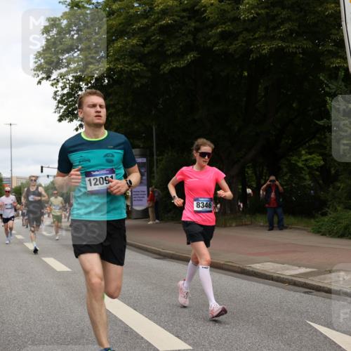29.06.2025 - hella hamburg halbmarathon Yannick Fuchs http://msf.ph/oto/8234823 29.06.2025 10:34:27 20KM 1358, 1975, 2044, 2573, 2972, 3547, 3626, 4381, 4398, 4766, 4888, 5752, 6149, 6152, 7495, 7622, 8346, 8467, 8574, 8933, 9116, 9540, 11284, 11714, 11806, 12046, 12091, 12372, 13190, 14077, 14699, 15421, 15435, 15828, 17425, 17792, 17916, 17973, 18013, 18154 meine-sportfotos.de