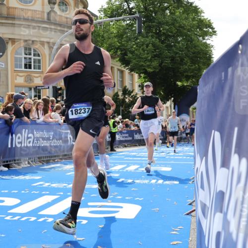 29.06.2025 - hella hamburg halbmarathon Strokosch-Dieckow http://msf.ph/oto/8234842 29.06.2025 10:34:49 Ziel 1217, 1562, 2879, 4477, 5048, 6704, 7466, 8864, 12204, 12369, 12751, 14388, 14549, 14629, 14952, 15991, 16140, 16712, 17643, 18183, 18220, 18237, 18419, 18837 meine-sportfotos.de