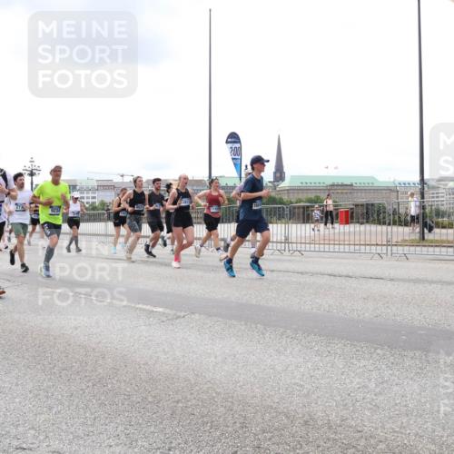 29.06.2025 - hella hamburg halbmarathon Lena Gebhardt http://msf.ph/oto/8234850 29.06.2025 10:33:38 Lombardsbrücke 1189, 1275, 1764, 1896, 1995, 2038, 2054, 2085, 2342, 2776, 2838, 3170, 3264, 3340, 3341, 3345, 3560, 3812, 4164, 4361, 4433, 4445, 4449, 4479, 4696, 4942, 5075, 5096, 5141, 5180, 5557, 5566, 5569, 5691, 5821, 5822, 5887, 6109, 6515, 6516, 6773, 6854, 6956, 6999, 7027, 7565, 7653, 7705, 8021, 8157, 8202, 8282, 8375, 8377, 8383, 8401, 8595, 8891, 9094, 9234, 9258, 9289, 9438, 9591, 9592, 9750, 9780, 9799, 9875, 9995, 10007, 10071, 10561, 11229, 11713, 11811, 11826 meine-sportfotos.de