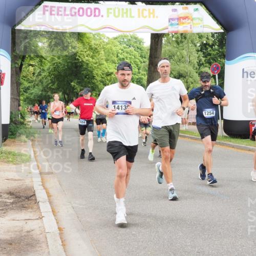 29.06.2025 - hella hamburg halbmarathon MichiJ http://msf.ph/oto/8234858 29.06.2025 10:49:54 Zwischen KM18-KM19 1254, 1334, 1573, 1722, 1881, 3001, 3921, 4370, 4665, 5384, 5734, 8822, 9718, 10214, 10705, 12004, 13528, 14135, 15252, 16808, 17757, 18717 meine-sportfotos.de