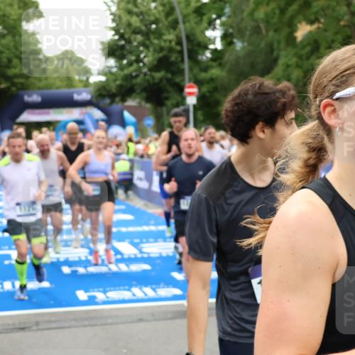 29.06.2025 - hella hamburg halbmarathon Zöllner http://msf.ph/oto/8234876 29.06.2025 10:54:47 Ziel 1125, 1496, 2029, 2561, 3310, 4231, 6587, 7478, 8449, 9227, 10044, 12186, 12489, 13147, 14239, 15389, 15408, 15584, 17231, 17765, 19000 meine-sportfotos.de