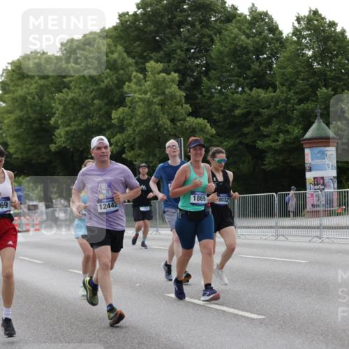 29.06.2025 - hella hamburg halbmarathon Jannik Wohlers http://msf.ph/oto/8234900 29.06.2025 10:28:34 Lombardsbrücke 1518, 1557, 1869, 3717, 4161, 4362, 4834, 4982, 5167, 5249, 5250, 7169, 10068, 12099, 12442, 14205, 15143, 15452, 15453 meine-sportfotos.de