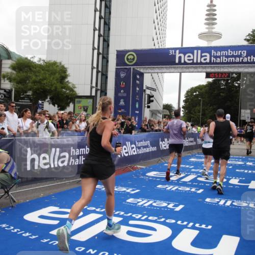 29.06.2025 - hella hamburg halbmarathon Michael Strokosch http://msf.ph/oto/8234904 29.06.2025 10:53:21 Ziel 1683, 2074, 2354, 4065, 7312, 7383, 8273, 8361, 9142, 11844, 12490, 12875, 15179, 15681, 16929, 18901 meine-sportfotos.de