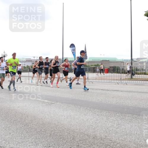 29.06.2025 - hella hamburg halbmarathon Lena Gebhardt http://msf.ph/oto/8234928 29.06.2025 10:33:39 Lombardsbrücke 1189, 1275, 1417, 1764, 1896, 1995, 2038, 2054, 2085, 2342, 2482, 2776, 2838, 3170, 3264, 3340, 3341, 3345, 3560, 3812, 4164, 4361, 4433, 4445, 4449, 4479, 4696, 4942, 5075, 5096, 5141, 5557, 5566, 5569, 5691, 5821, 5822, 5887, 6109, 6364, 6515, 6516, 6773, 6854, 6956, 6999, 7027, 7565, 7653, 7705, 8021, 8157, 8202, 8282, 8375, 8377, 8383, 8401, 8595, 8891, 9094, 9234, 9258, 9289, 9438, 9591, 9592, 9750, 9780, 9799, 9875, 9995, 10007, 10071, 10561, 11713, 11811, 11826 meine-sportfotos.de