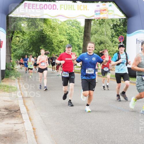 29.06.2025 - hella hamburg halbmarathon MichiJ http://msf.ph/oto/8234940 29.06.2025 10:49:56 Zwischen KM18-KM19 1254, 1334, 1573, 1881, 2683, 3001, 3921, 4538, 4665, 5384, 9439, 9554, 9718, 10705, 12004, 13503, 14135, 15252, 16808, 17757, 18717, 18999 meine-sportfotos.de