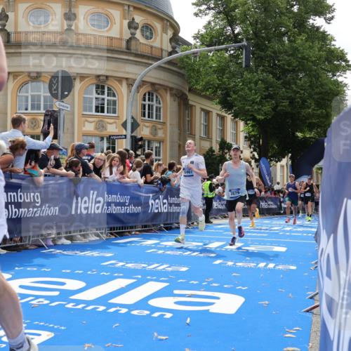 29.06.2025 - hella hamburg halbmarathon Strokosch-Dieckow http://msf.ph/oto/8234944 29.06.2025 10:34:51 Ziel 1217, 1562, 2879, 4477, 5048, 6704, 7466, 8864, 12044, 12204, 12751, 14388, 14629, 14952, 15391, 15902, 15991, 16140, 16177, 16712, 17643, 18183, 18220, 18237, 18419, 18837 meine-sportfotos.de