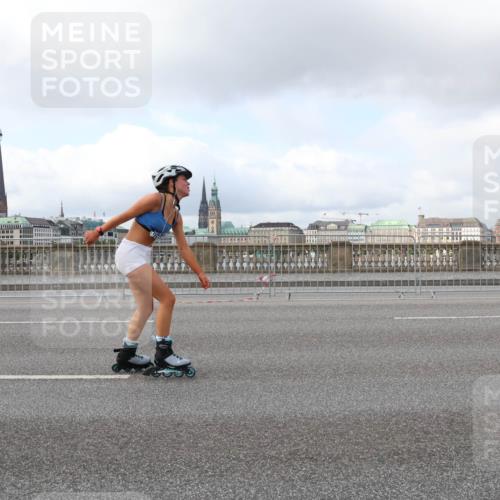 29.06.2025 - hella hamburg halbmarathon Lena Gebhardt http://msf.ph/oto/8235005 29.06.2025 09:01:54 Lombardsbrücke  meine-sportfotos.de