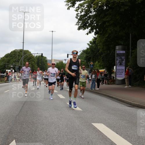 29.06.2025 - hella hamburg halbmarathon Yannick Fuchs http://msf.ph/oto/8235006 29.06.2025 10:34:28 20KM 1358, 1975, 2044, 2573, 2972, 3547, 3626, 4381, 4398, 4766, 4888, 5752, 6149, 6152, 7495, 7622, 8346, 8467, 8574, 8933, 9116, 9540, 11284, 11714, 11806, 12046, 12091, 12372, 13190, 14077, 14699, 15421, 15435, 15813, 15828, 17425, 17792, 17916, 17973, 18013, 18154 meine-sportfotos.de