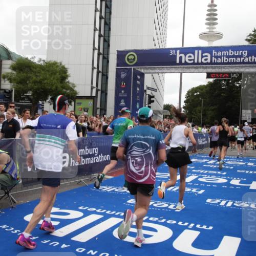 29.06.2025 - hella hamburg halbmarathon Michael Strokosch http://msf.ph/oto/8235014 29.06.2025 10:53:24 Ziel 1683, 1727, 2074, 2354, 4065, 6942, 7312, 8651, 9142, 11844, 12490, 12875, 15179, 15681, 15838, 18134, 18901 meine-sportfotos.de
