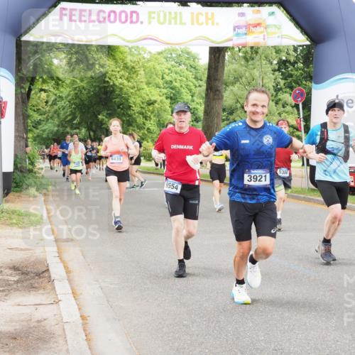 29.06.2025 - hella hamburg halbmarathon MichiJ http://msf.ph/oto/8235029 29.06.2025 10:49:56 Zwischen KM18-KM19 1254, 1334, 1573, 1881, 2683, 3001, 3921, 4538, 4665, 5384, 9439, 9554, 9718, 10705, 12004, 13503, 14135, 15252, 16808, 17757, 18717, 18999 meine-sportfotos.de