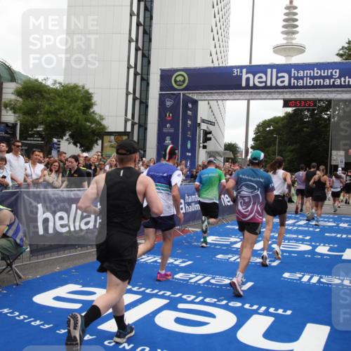 29.06.2025 - hella hamburg halbmarathon Michael Strokosch http://msf.ph/oto/8235043 29.06.2025 10:53:24 Ziel 1683, 1727, 2074, 2354, 4065, 6942, 7312, 8651, 9142, 11844, 12490, 12875, 15179, 15681, 15838, 18134, 18901 meine-sportfotos.de