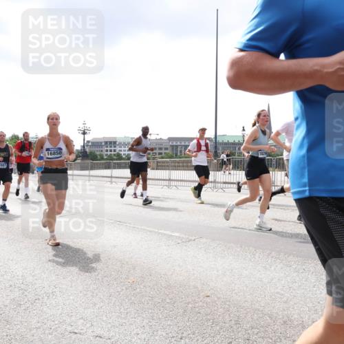 29.06.2025 - hella hamburg halbmarathon Lena Gebhardt http://msf.ph/oto/8235061 29.06.2025 10:45:10 Lombardsbrücke 1024, 1273, 1629, 1685, 1798, 1924, 2007, 2216, 2217, 2674, 2779, 3160, 3164, 3357, 3377, 3570, 3879, 3993, 4099, 4102, 4186, 4275, 4306, 4337, 4504, 4820, 4851, 5099, 5108, 5190, 5339, 5636, 5949, 6150, 6509, 6763, 6788, 6841, 6888, 6911, 6922, 6980, 7530, 7541, 7699, 7912, 8582, 8594, 8605, 8762, 8907, 9036, 9084, 9085, 9331, 9333, 9620, 10182, 10225, 10562, 10566, 10668, 10707, 11272, 11314, 12198, 12318, 12332, 12334, 12394, 13039, 13261 meine-sportfotos.de