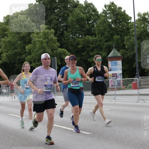 29.06.2025 - hella hamburg halbmarathon Jannik Wohlers http://msf.ph/oto/8235066 29.06.2025 10:28:35 Lombardsbrücke 1518, 1557, 1869, 3717, 4161, 4362, 4834, 4982, 5167, 5249, 7169, 12099, 12442, 14205, 15143, 15452, 15453 meine-sportfotos.de