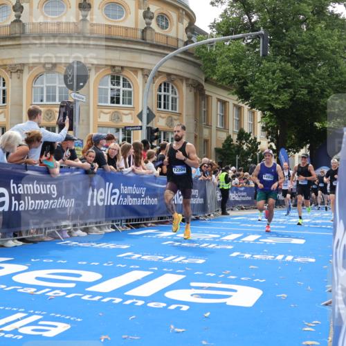 29.06.2025 - hella hamburg halbmarathon Strokosch-Dieckow http://msf.ph/oto/8235069 29.06.2025 10:34:52 Ziel 1217, 1562, 2879, 4477, 6704, 7466, 8864, 12044, 12204, 12751, 14388, 14629, 14952, 15391, 15902, 15991, 16140, 16177, 16712, 17643, 18183, 18220, 18237, 18419, 18837 meine-sportfotos.de