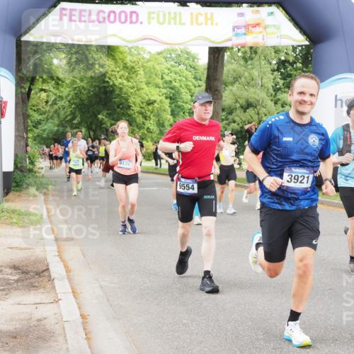 29.06.2025 - hella hamburg halbmarathon MichiJ http://msf.ph/oto/8235095 29.06.2025 10:49:56 Zwischen KM18-KM19 1254, 1334, 1573, 1881, 2683, 3001, 3921, 4538, 4665, 5384, 9439, 9554, 9718, 10705, 12004, 13503, 14135, 15252, 16808, 17757, 18717, 18999 meine-sportfotos.de