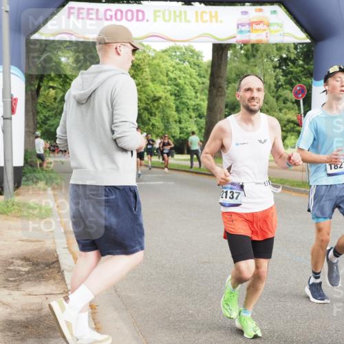 29.06.2025 - hella hamburg halbmarathon MichiJ http://msf.ph/oto/8235118 29.06.2025 10:26:59 Zwischen KM18-KM19 1042, 2262, 5248, 6684, 7229, 11952, 12137, 14274, 14992, 15888, 17722, 18276, 18529 meine-sportfotos.de