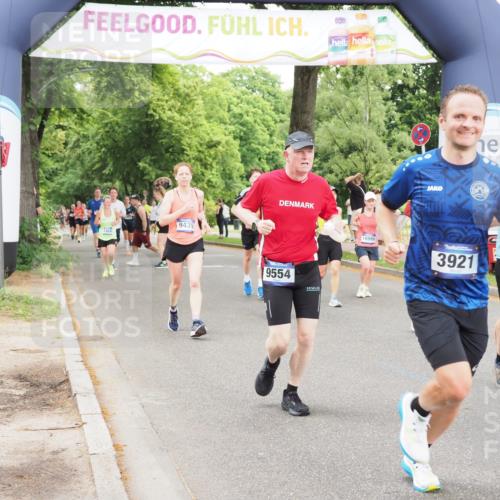 29.06.2025 - hella hamburg halbmarathon MichiJ http://msf.ph/oto/8235139 29.06.2025 10:49:56 Zwischen KM18-KM19 1254, 1334, 1573, 1881, 2683, 3001, 3921, 4538, 4665, 5384, 9439, 9554, 9718, 10705, 12004, 13503, 14135, 15252, 16808, 17757, 18717, 18999 meine-sportfotos.de