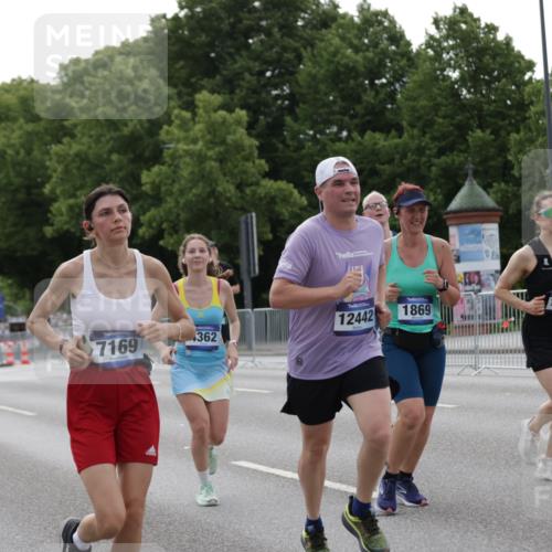29.06.2025 - hella hamburg halbmarathon Jannik Wohlers http://msf.ph/oto/8235146 29.06.2025 10:28:35 Lombardsbrücke 1518, 1557, 1869, 3717, 4161, 4362, 4834, 4982, 5167, 5249, 7169, 12099, 12442, 14205, 15143, 15452, 15453 meine-sportfotos.de