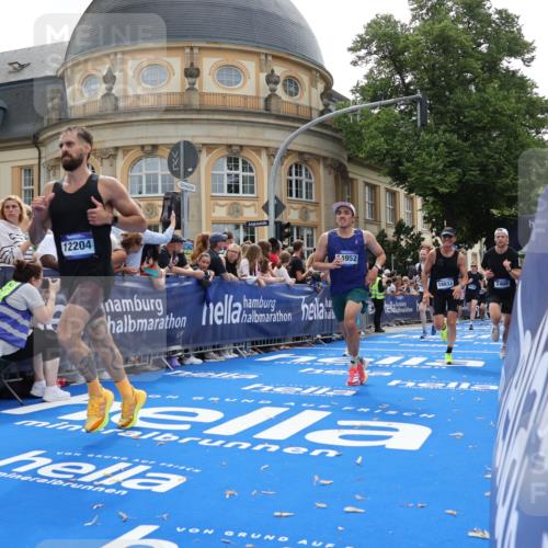 29.06.2025 - hella hamburg halbmarathon Strokosch-Dieckow http://msf.ph/oto/8235152 29.06.2025 10:34:54 Ziel 2879, 4477, 6704, 7466, 8864, 12044, 12204, 12751, 14629, 14952, 15391, 15902, 15991, 16140, 16177, 16712, 17643, 18183, 18220, 18419, 18837 meine-sportfotos.de
