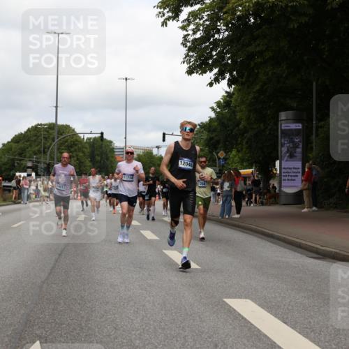 29.06.2025 - hella hamburg halbmarathon Yannick Fuchs http://msf.ph/oto/8235210 29.06.2025 10:34:28 20KM 1358, 1975, 2044, 2573, 2972, 3547, 3626, 4381, 4398, 4766, 4888, 5752, 6149, 6152, 7495, 7622, 8346, 8467, 8574, 8933, 9116, 9540, 11284, 11714, 11806, 12046, 12091, 12372, 13190, 14077, 14699, 15421, 15435, 15813, 15828, 17425, 17792, 17916, 17973, 18013, 18154 meine-sportfotos.de