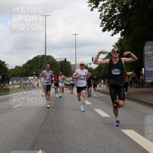 29.06.2025 - hella hamburg halbmarathon Yannick Fuchs http://msf.ph/oto/8235234 29.06.2025 10:34:29 20KM 1358, 1975, 2573, 2972, 3547, 3626, 4381, 4398, 4766, 4888, 5752, 6149, 6152, 7495, 7622, 8346, 8467, 8574, 8933, 9116, 9540, 11284, 11714, 11806, 12046, 12091, 12372, 13190, 14077, 14699, 15421, 15435, 15813, 15828, 16580, 17425, 17792, 17916, 17973, 18013, 18154 meine-sportfotos.de