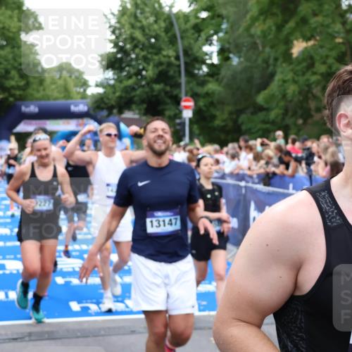29.06.2025 - hella hamburg halbmarathon Zöllner http://msf.ph/oto/8235238 29.06.2025 10:54:53 Ziel 1506, 2029, 4231, 6587, 9227, 10044, 12186, 14660, 16623, 16868, 17261 meine-sportfotos.de