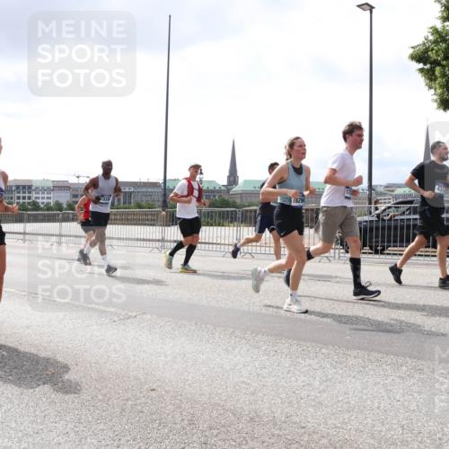 29.06.2025 - hella hamburg halbmarathon Lena Gebhardt http://msf.ph/oto/8235256 29.06.2025 10:45:11 Lombardsbrücke 1024, 1273, 1629, 1685, 1713, 1798, 1924, 2007, 2216, 2217, 2779, 3160, 3164, 3357, 3377, 3570, 3879, 3993, 4099, 4102, 4186, 4275, 4306, 4337, 4504, 4820, 4851, 5099, 5108, 5190, 5339, 5636, 5949, 6150, 6509, 6763, 6788, 6841, 6888, 6911, 6922, 6980, 7283, 7530, 7541, 7699, 7912, 8582, 8594, 8605, 8762, 8907, 9036, 9084, 9085, 9620, 10182, 10225, 10562, 10566, 10668, 10707, 11272, 11314, 12198, 12318, 12332, 12334, 12394, 13039, 13261 meine-sportfotos.de