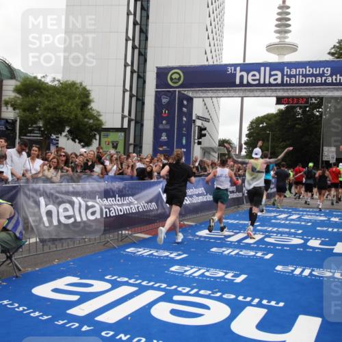 29.06.2025 - hella hamburg halbmarathon Michael Strokosch http://msf.ph/oto/8235274 29.06.2025 10:53:31 Ziel 1061, 1499, 1727, 2070, 5866, 6198, 6629, 6942, 8651, 11068, 12909, 13912, 13997, 15838, 17710, 18134 meine-sportfotos.de