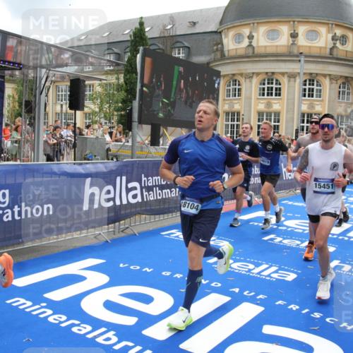 29.06.2025 - hella hamburg halbmarathon Michael Strokosch http://msf.ph/oto/8235275 29.06.2025 10:47:41 Ziel 1070, 1320, 1696, 2284, 2708, 5889, 6009, 7962, 8023, 8927, 10969, 10988, 11283, 13948, 14618, 14619, 15451, 15478, 16205, 18104, 18970, 19181 meine-sportfotos.de
