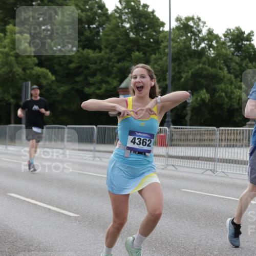 29.06.2025 - hella hamburg halbmarathon Jannik Wohlers http://msf.ph/oto/8235307 29.06.2025 10:28:37 Lombardsbrücke 1518, 1869, 2688, 3717, 4161, 4362, 4834, 4982, 5167, 6345, 7169, 8048, 12099, 12404, 12442, 14205, 15143, 15452, 15453, 15952, 15955 meine-sportfotos.de