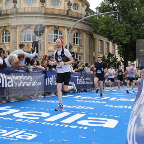 29.06.2025 - hella hamburg halbmarathon Strokosch-Dieckow http://msf.ph/oto/8235323 29.06.2025 10:34:56 Ziel 4477, 6704, 7466, 7972, 8864, 8901, 12044, 12204, 12751, 14952, 15391, 15902, 16140, 16177, 16712, 17643, 18183, 18220, 18419, 18837 meine-sportfotos.de
