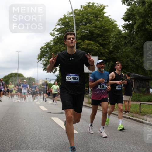 29.06.2025 - hella hamburg halbmarathon Yannick Fuchs http://msf.ph/oto/8235341 29.06.2025 10:47:05 20KM 1258, 1482, 1499, 1683, 1783, 2074, 2099, 2208, 2346, 2910, 3059, 3334, 3399, 3999, 4065, 4419, 4587, 4635, 4726, 5077, 5607, 5907, 6198, 6628, 6897, 7232, 7383, 7509, 8273, 8361, 8587, 8651, 8955, 9065, 9163, 9537, 10724, 11217, 11588, 11589, 11604, 11689, 11992, 12155, 12482, 12875, 12910, 14323, 14805, 15179, 15430, 15681, 15980, 16467, 16986, 17710, 18249, 18720, 18901, 19208, 19244 meine-sportfotos.de