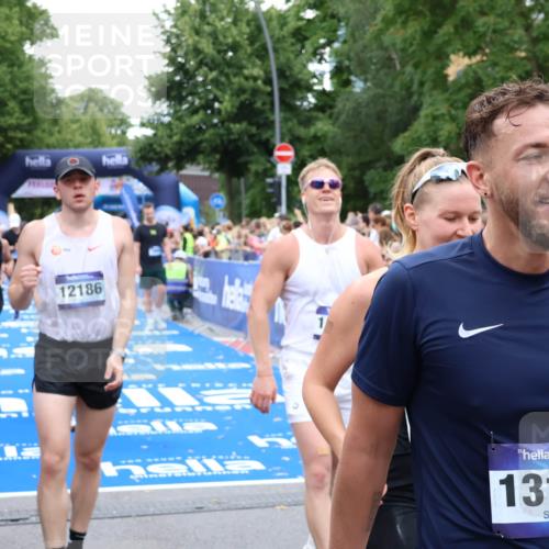 29.06.2025 - hella hamburg halbmarathon Zöllner http://msf.ph/oto/8235347 29.06.2025 10:54:54 Ziel 1327, 1506, 2029, 4231, 6994, 10044, 12186, 14660, 16623, 16868, 17261 meine-sportfotos.de