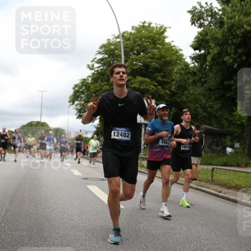 29.06.2025 - hella hamburg halbmarathon Yannick Fuchs http://msf.ph/oto/8235381 29.06.2025 10:47:05 20KM 1258, 1482, 1499, 1683, 1783, 2074, 2099, 2208, 2346, 2910, 3059, 3334, 3399, 3999, 4065, 4419, 4587, 4635, 4726, 5077, 5607, 5907, 6198, 6628, 6897, 7232, 7383, 7509, 8273, 8361, 8587, 8651, 8955, 9065, 9163, 9537, 10724, 11217, 11588, 11589, 11604, 11689, 11992, 12155, 12482, 12875, 12910, 14323, 14805, 15179, 15430, 15681, 15980, 16467, 16986, 17710, 18249, 18720, 18901, 19208, 19244 meine-sportfotos.de