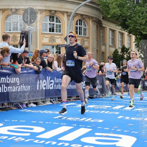 29.06.2025 - hella hamburg halbmarathon Strokosch-Dieckow http://msf.ph/oto/8235387 29.06.2025 10:34:56 Ziel 4477, 6704, 7466, 7972, 8864, 8901, 12044, 12204, 12751, 14952, 15391, 15902, 16140, 16177, 16712, 17643, 18183, 18220, 18419, 18837 meine-sportfotos.de