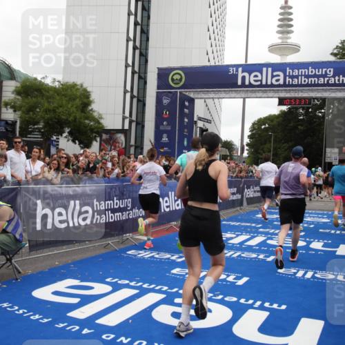 29.06.2025 - hella hamburg halbmarathon Michael Strokosch http://msf.ph/oto/8235394 29.06.2025 10:53:35 Ziel 1030, 1061, 1098, 1499, 1783, 2070, 3399, 5866, 6628, 6629, 11068, 12909, 13912, 15113, 15497, 17710, 18450, 18612 meine-sportfotos.de