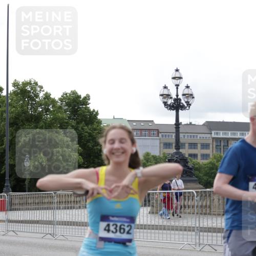 29.06.2025 - hella hamburg halbmarathon Jannik Wohlers http://msf.ph/oto/8235396 29.06.2025 10:28:38 Lombardsbrücke 1869, 2688, 3717, 4161, 4362, 4834, 4982, 5167, 6345, 7169, 8048, 12099, 12404, 12442, 14205, 15143, 15452, 15453, 15952, 15955 meine-sportfotos.de