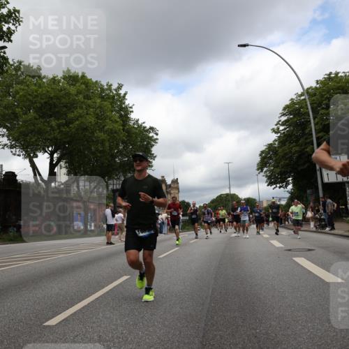 29.06.2025 - hella hamburg halbmarathon Yannick Fuchs http://msf.ph/oto/8235412 29.06.2025 10:47:05 20KM 1258, 1482, 1499, 1683, 1783, 2074, 2099, 2208, 2346, 2910, 3059, 3334, 3399, 3999, 4065, 4419, 4587, 4635, 4726, 5077, 5607, 5907, 6198, 6628, 6897, 7232, 7383, 7509, 8273, 8361, 8587, 8651, 8955, 9065, 9163, 9537, 10724, 11217, 11588, 11589, 11604, 11689, 11992, 12155, 12482, 12875, 12910, 14323, 14805, 15179, 15430, 15681, 15980, 16467, 16986, 17710, 18249, 18720, 18901, 19208, 19244 meine-sportfotos.de