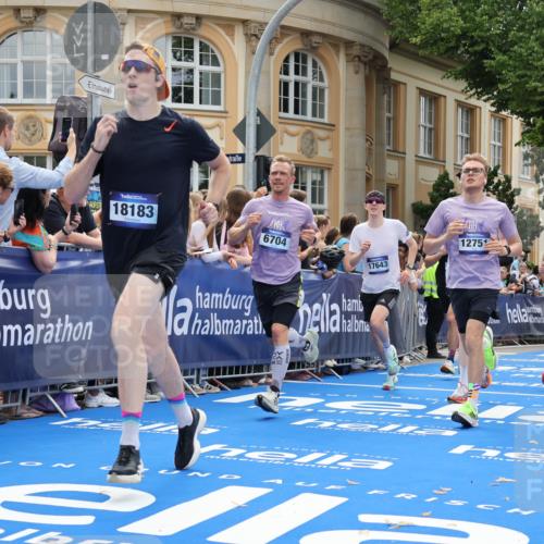 29.06.2025 - hella hamburg halbmarathon Strokosch-Dieckow http://msf.ph/oto/8235433 29.06.2025 10:34:57 Ziel 4477, 6704, 7466, 7972, 8864, 8901, 12044, 12204, 12751, 14952, 15391, 15902, 16140, 16177, 16712, 16963, 17643, 18183, 18220, 18419, 18837 meine-sportfotos.de