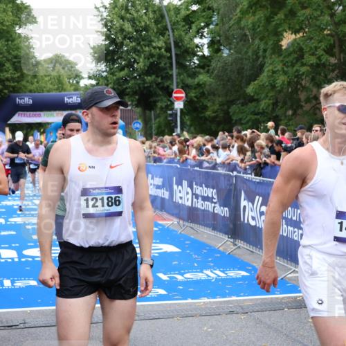 29.06.2025 - hella hamburg halbmarathon Zöllner http://msf.ph/oto/8235441 29.06.2025 10:54:55 Ziel 1327, 1506, 2029, 4231, 6994, 10044, 14638, 14660, 15156, 16623, 16868, 17261 meine-sportfotos.de